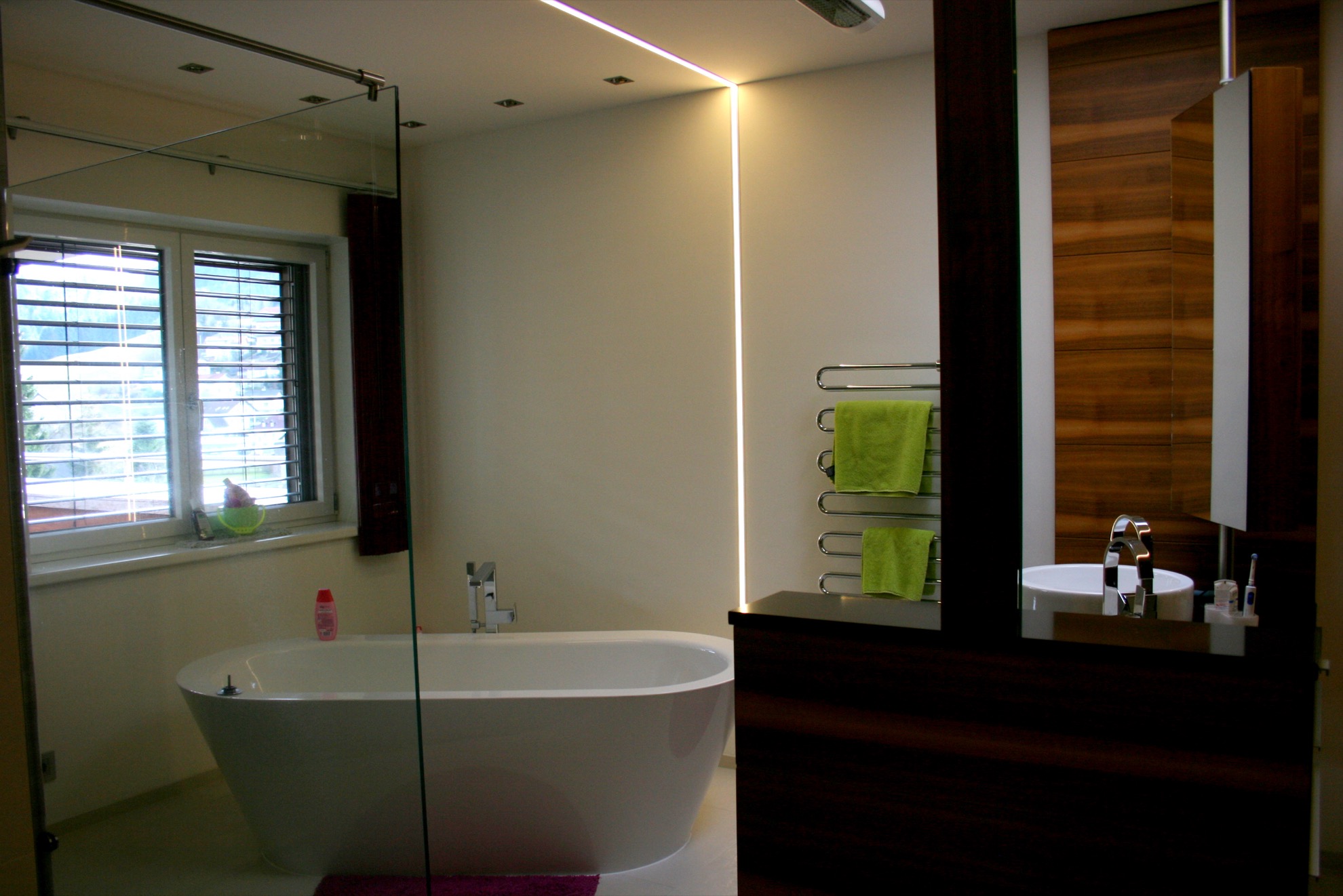 Projekt Nagl - Wohnbereich mit Stauraumwand